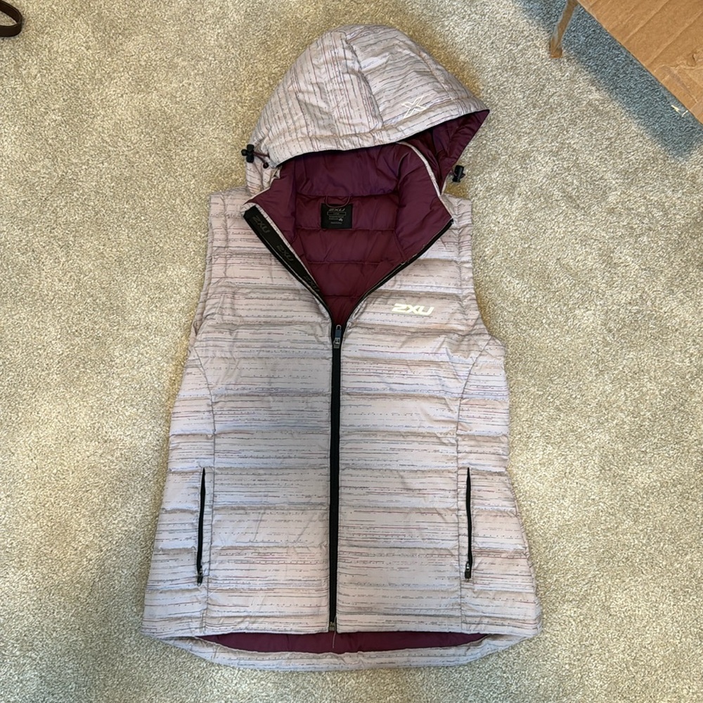 2XU Vest with removable hood